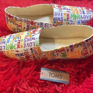 NWT TOMS Pride / Unity Print Shoes